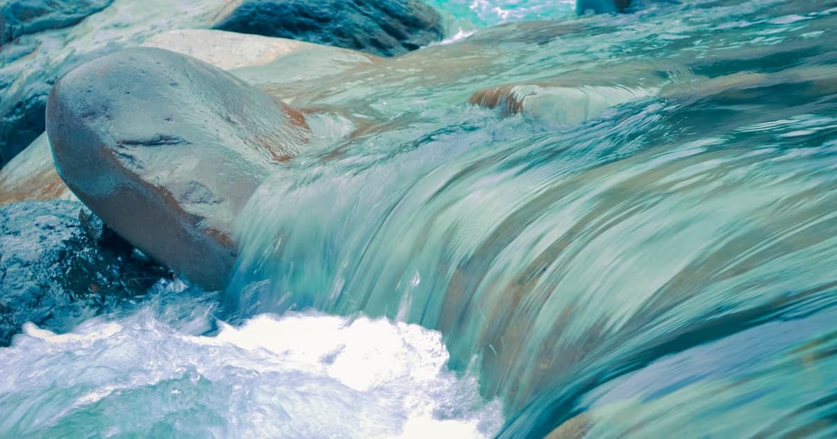 River Symbolism in Dreams: When Movement Becomes the Message