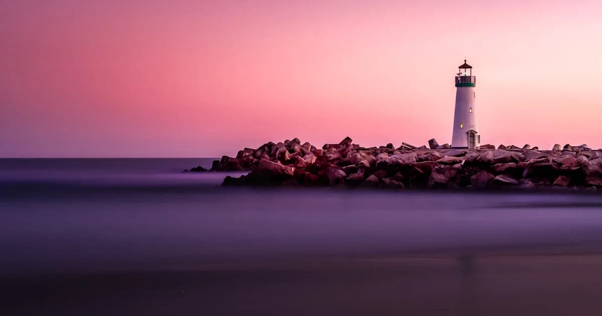 Lighthouse Symbolism in Dreams: Guidance, Isolation, and the Light We Seek