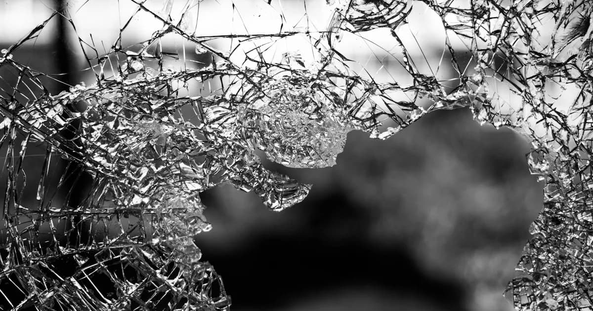 What Does a Broken Mirror in a Dream Mean? A Reflection on Fragmentation and Self-Perception