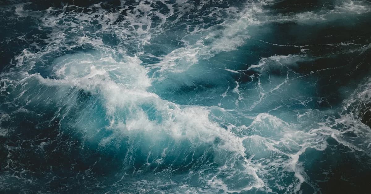 Qué significa soñar con un mar tormentoso: Más allá del diccionario de sueños